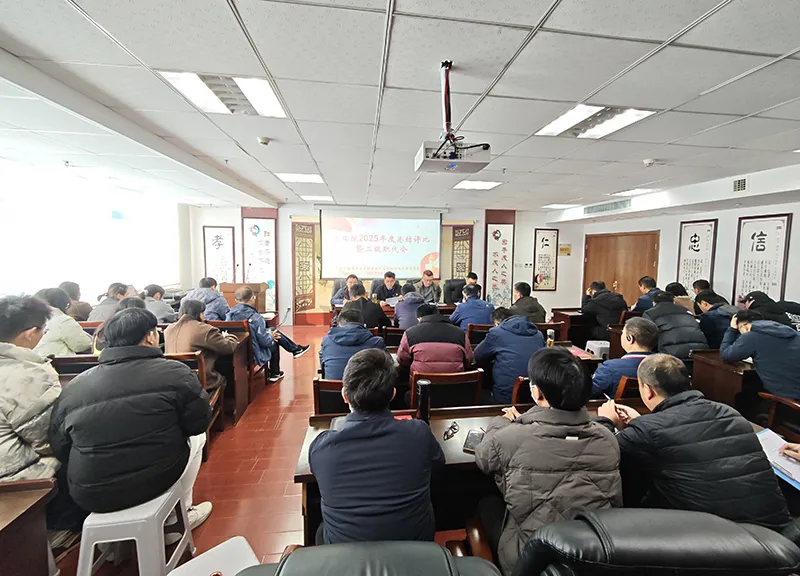 扬鞭策马展勇毅，万马奔腾开新局