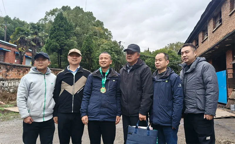 车间惊现“不速之客”，职工携手救助国家二级保护动物