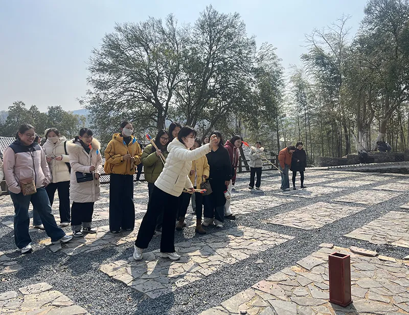 致敬巾帼力量　传承红色初心