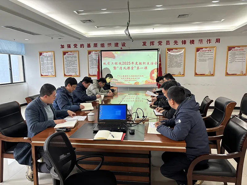 以清风铸魂 以自律立身 以清风铸魂 以自律立身