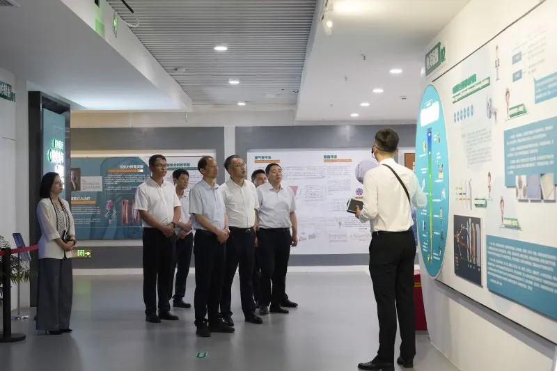 朱学文来我院调研指导